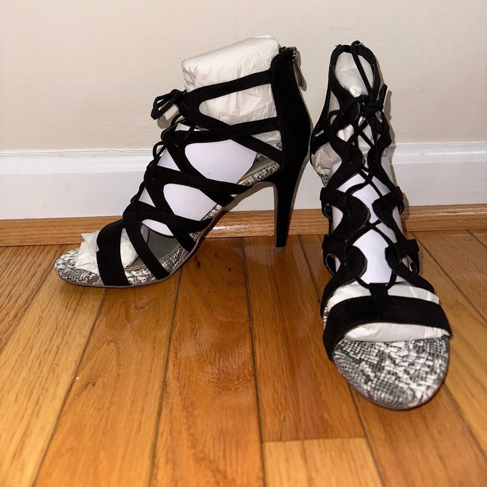 BNWT Ana Willa Black Strappy Lace Up Sandal Size 7